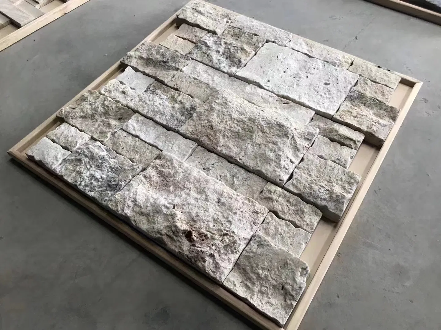 Natural Black/Grey/Green/Rusty/Crazy/Roofing/Irregular Shape Stone Slate for Paving/Flooring/Wall Cladding