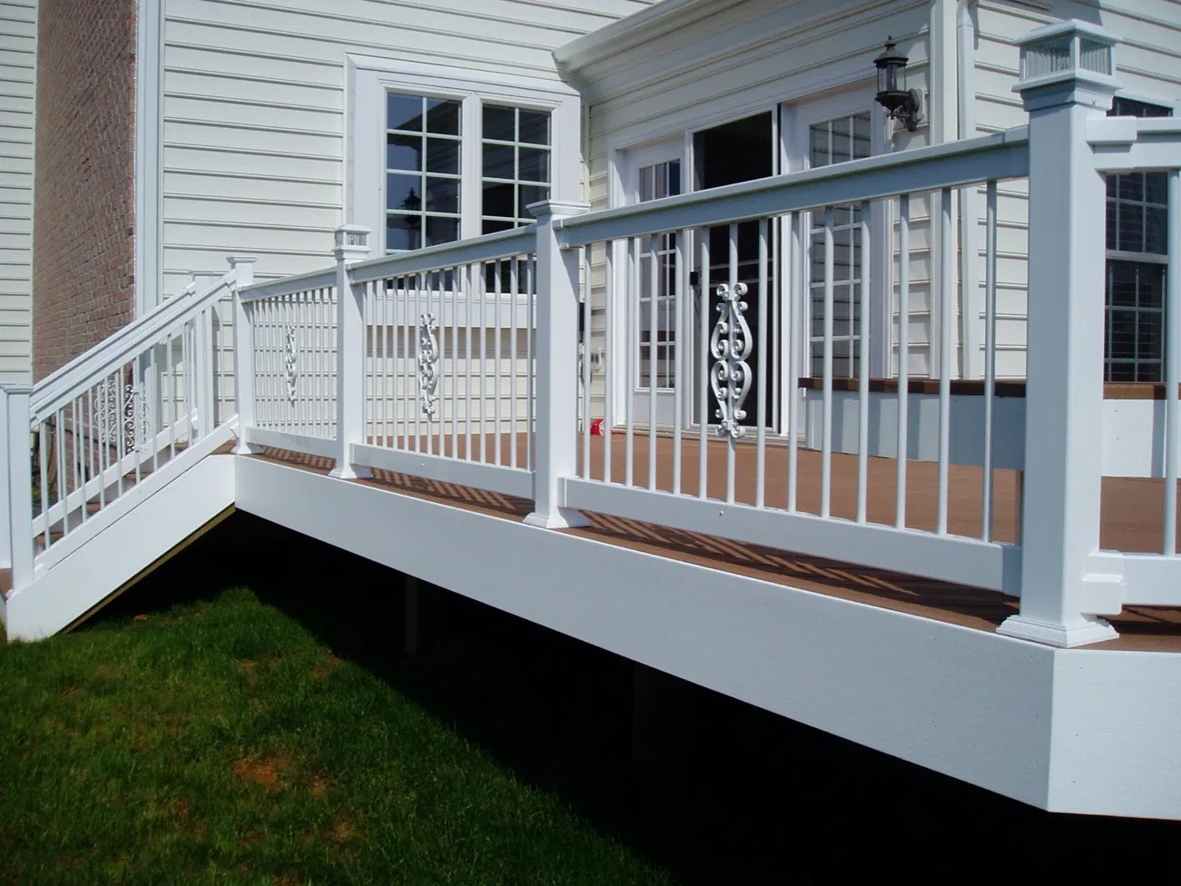 Hight Quality Residential Outdoor Vinyl Aluminum Baluster, PVC Aluminum Decking Railing, Balcony Plastic Composite Deck Railing