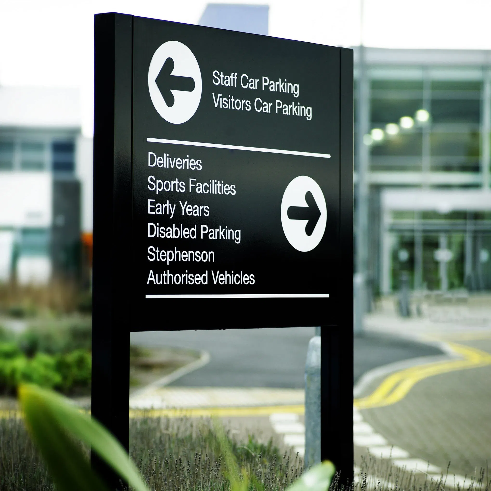 Custom Durable Pylon Sign Wayfinding Guidance Sign Plates