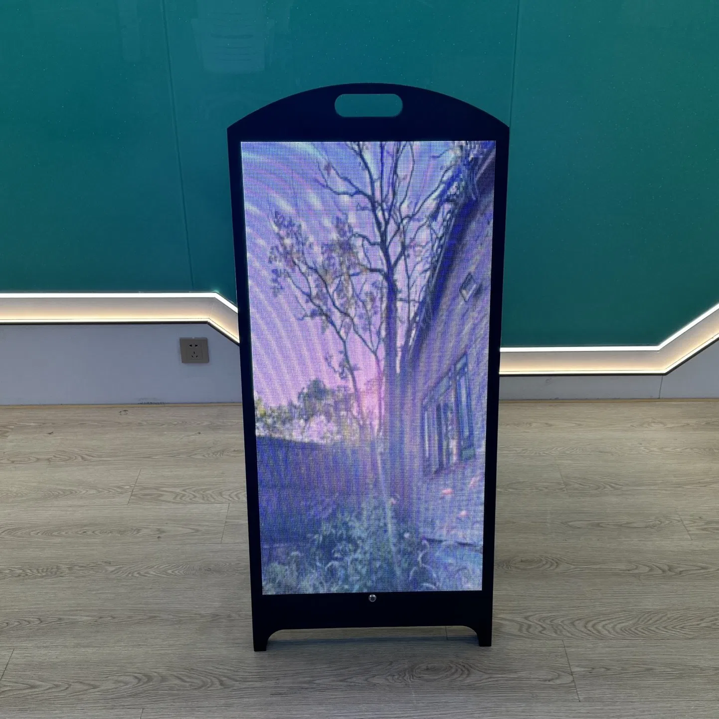 Indoor Outdoor 3X3 LED Standing Digital Signage Screen with Move Stand