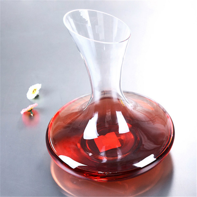 Red Wine Aerator Carafe 51oz Lead-Free Crystal Glass Decanter
