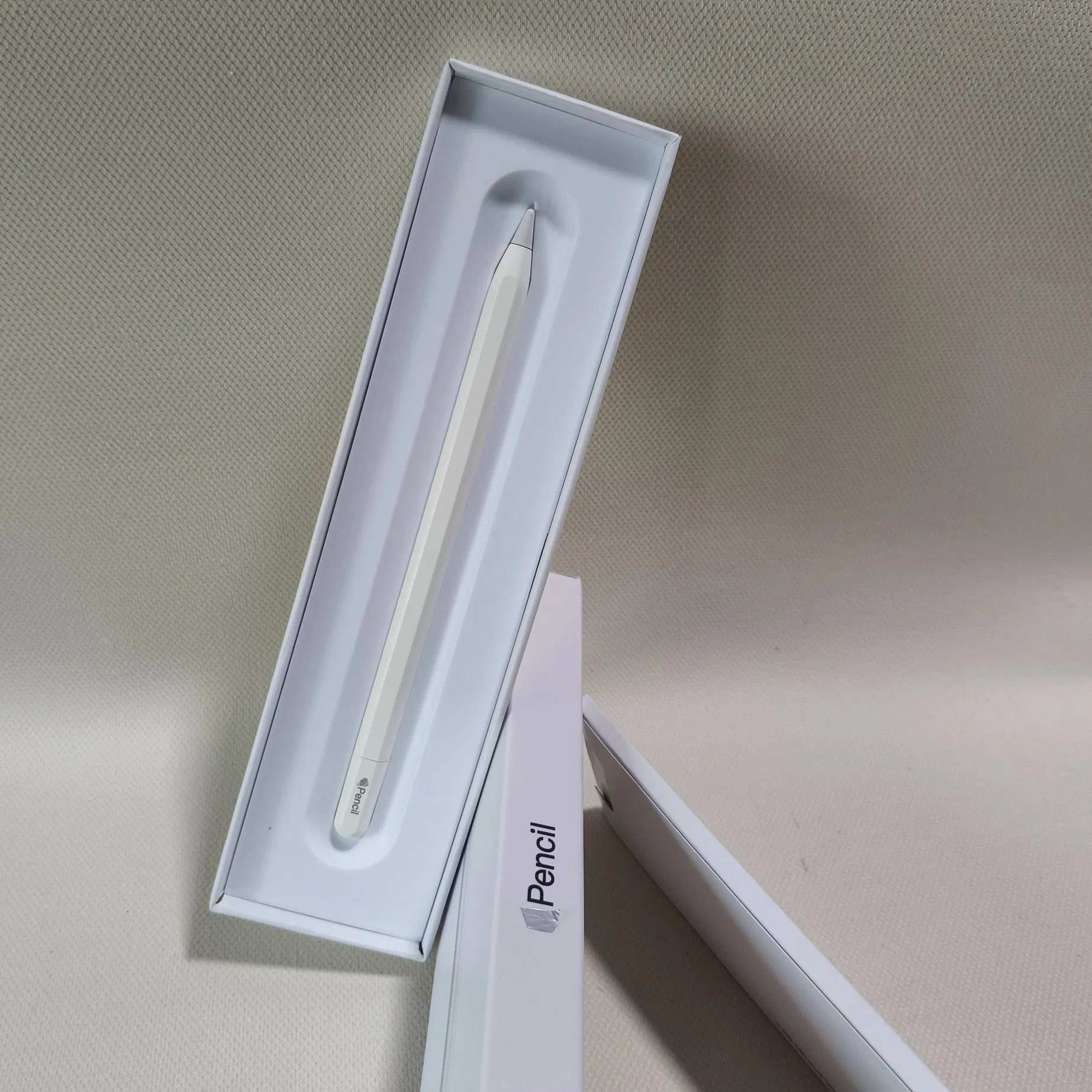 AAA+++ Superior Hot Style 1: 1 Magnetic Imitation Pen Pencil Stylus Drawing Writing Pen Touch Pen Comfortable Writing USB-C Charging Port