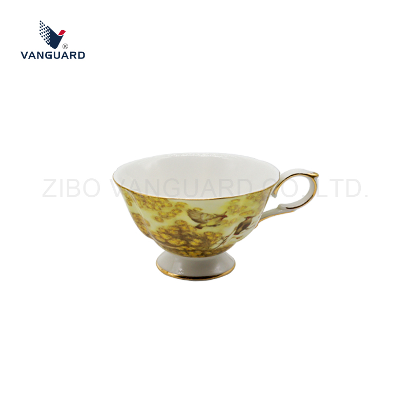 Фарфоровый набор для чая и кофе с блюдцем