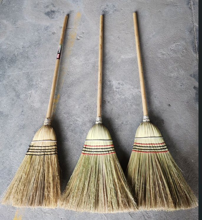 Durable Corn Broom for Efficient Indoor and Outdoor Cleaning