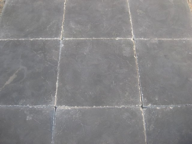 Building Material Natural Limestone Antique/Honed/Tumbled Bluestone for Floor Tiles and Paving Stone and Wall Cladding/Facade