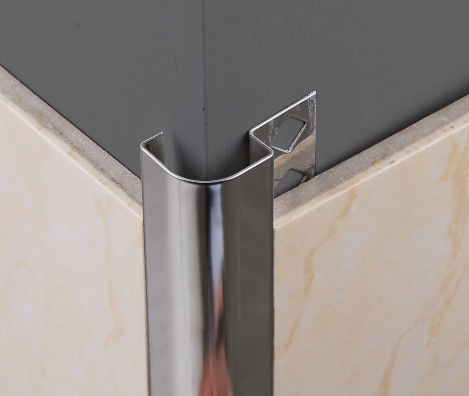 High Quality Aluminum Alloy Corner Skirting