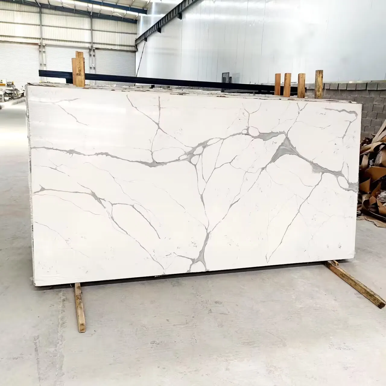 Artificial Calacatta Statuario Jumbo Quartz Customized Size Black White for Countertop and Big Slabs