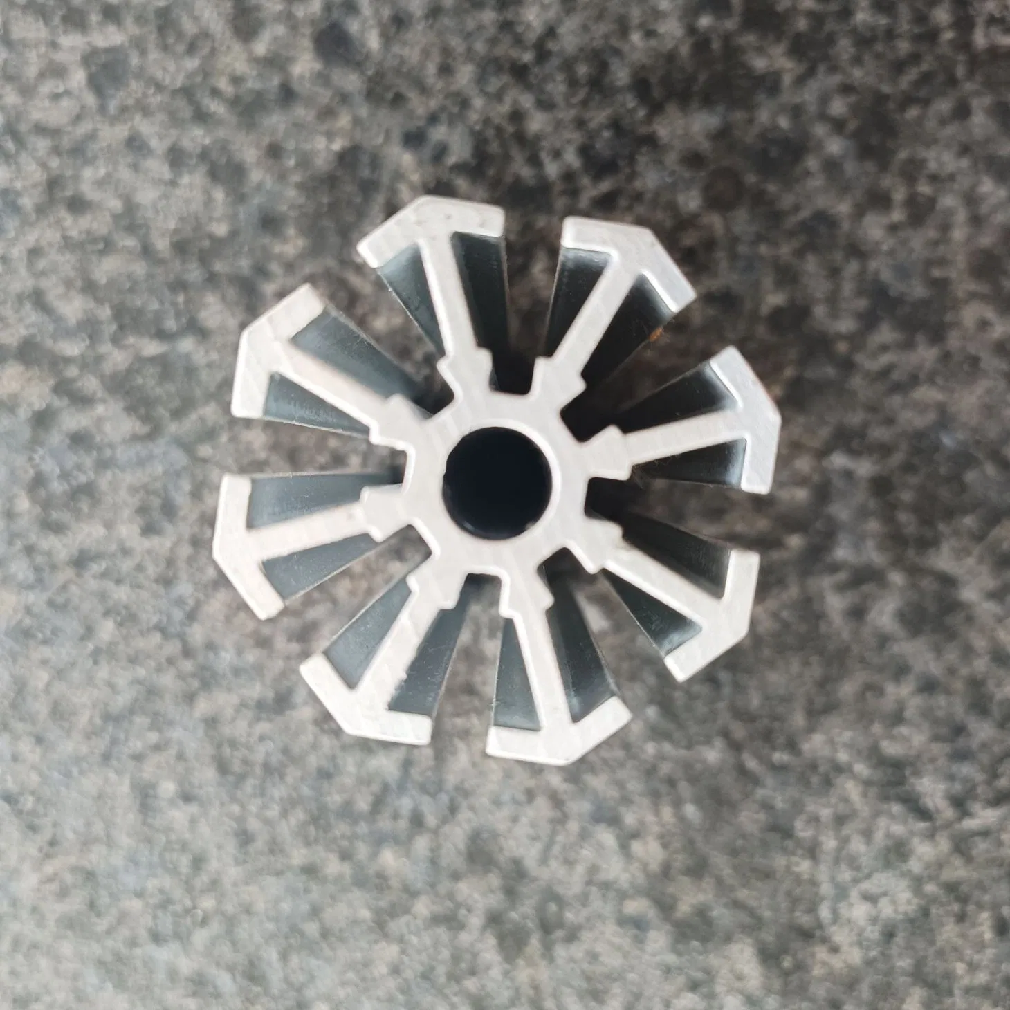 Multi Edges and Corners Structure Aluminum Profiles for Display Exhibition Column Connections