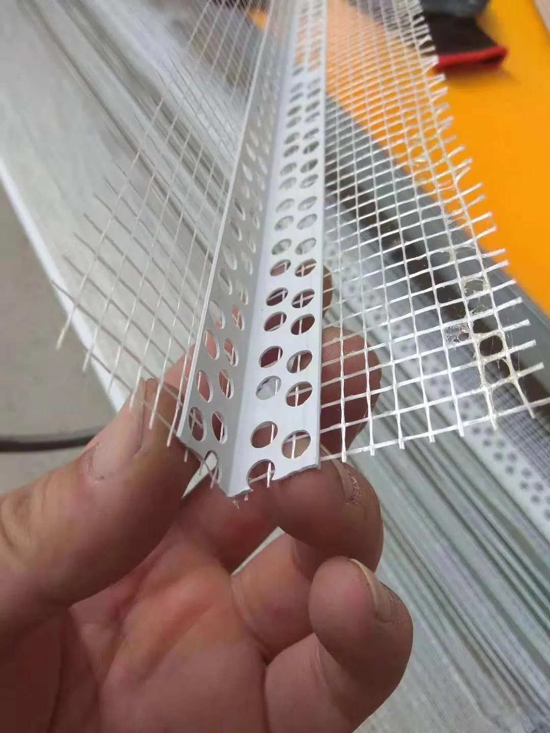 China Supplier Fiberglass Corner Bead PVC Corner Profile with Fiberglass Mesh