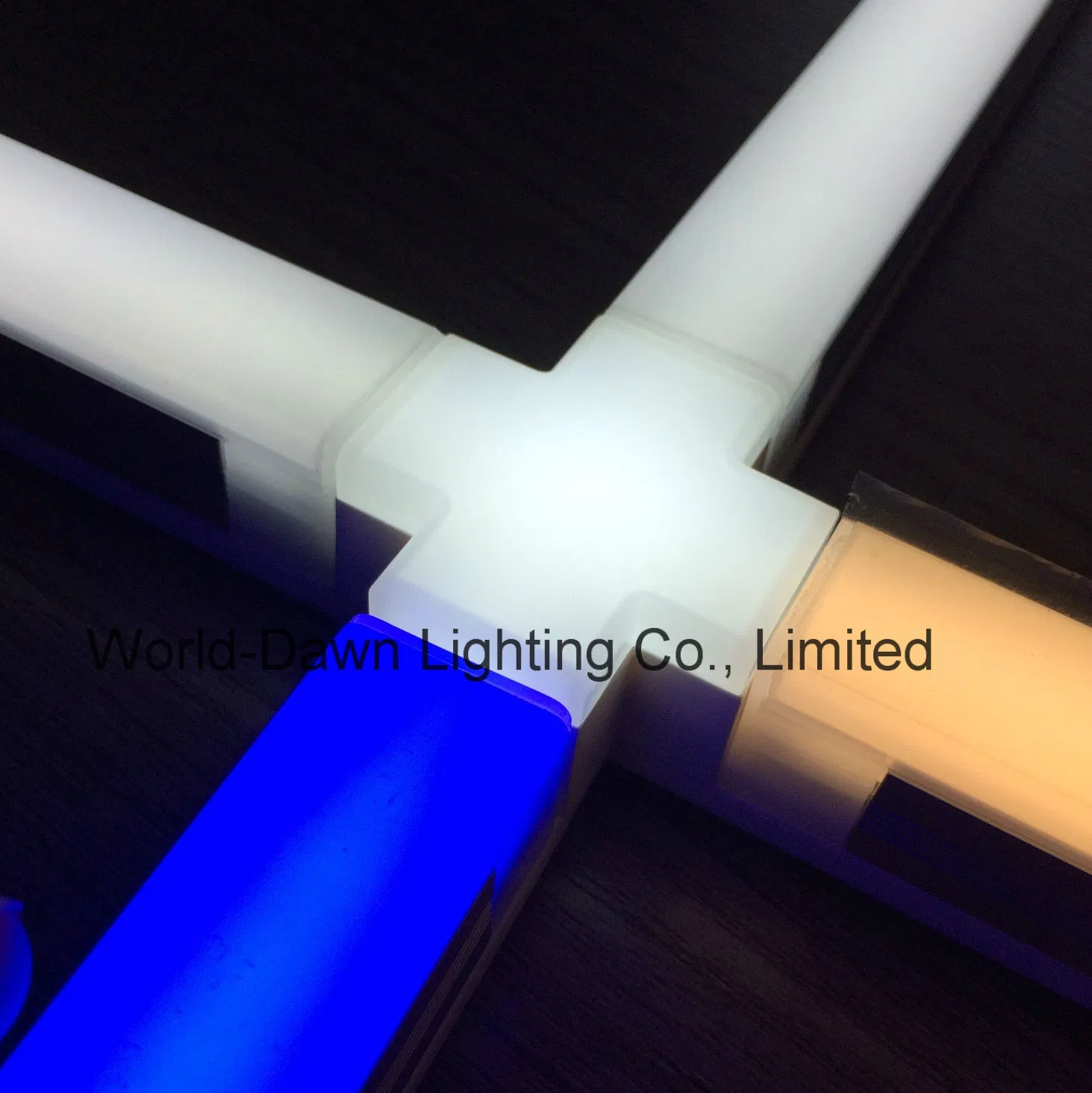 Светодиодный линейный светильник на шине, 9W 600мм, магнитное крепление, DC24V