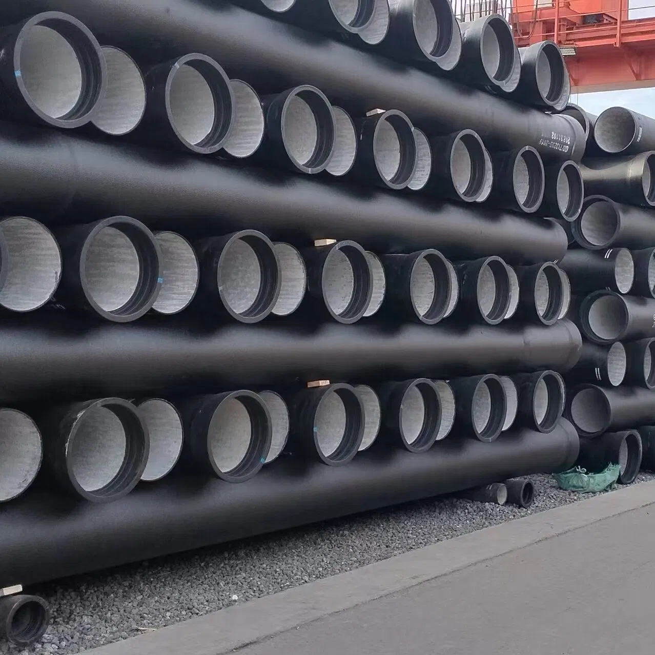 Ductile Iron Pipes with Built-in Cement Mortar, High-Aluminum Cement, and Zinc-Coated Outer Layer for Corrosion Resistance and Adaptability to Harsh Soil Enviro
