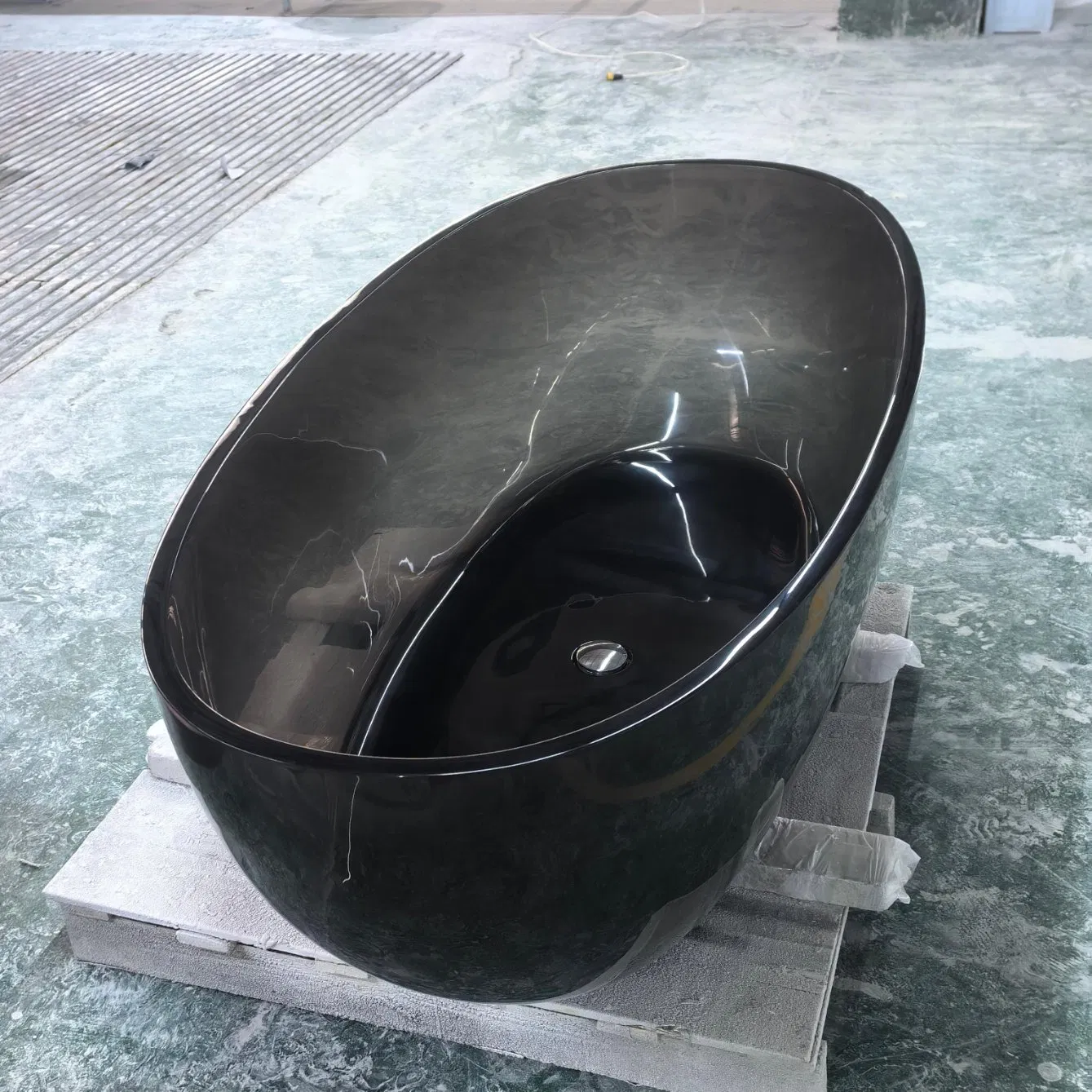 Прозрачная акриловая ванна для двоих с гидромассажем