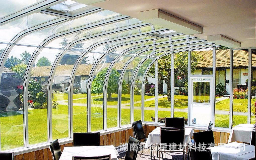 Factory Direct Supplier Customized Free Standing Aluminium Glass Sunroom Glass House Outdoor