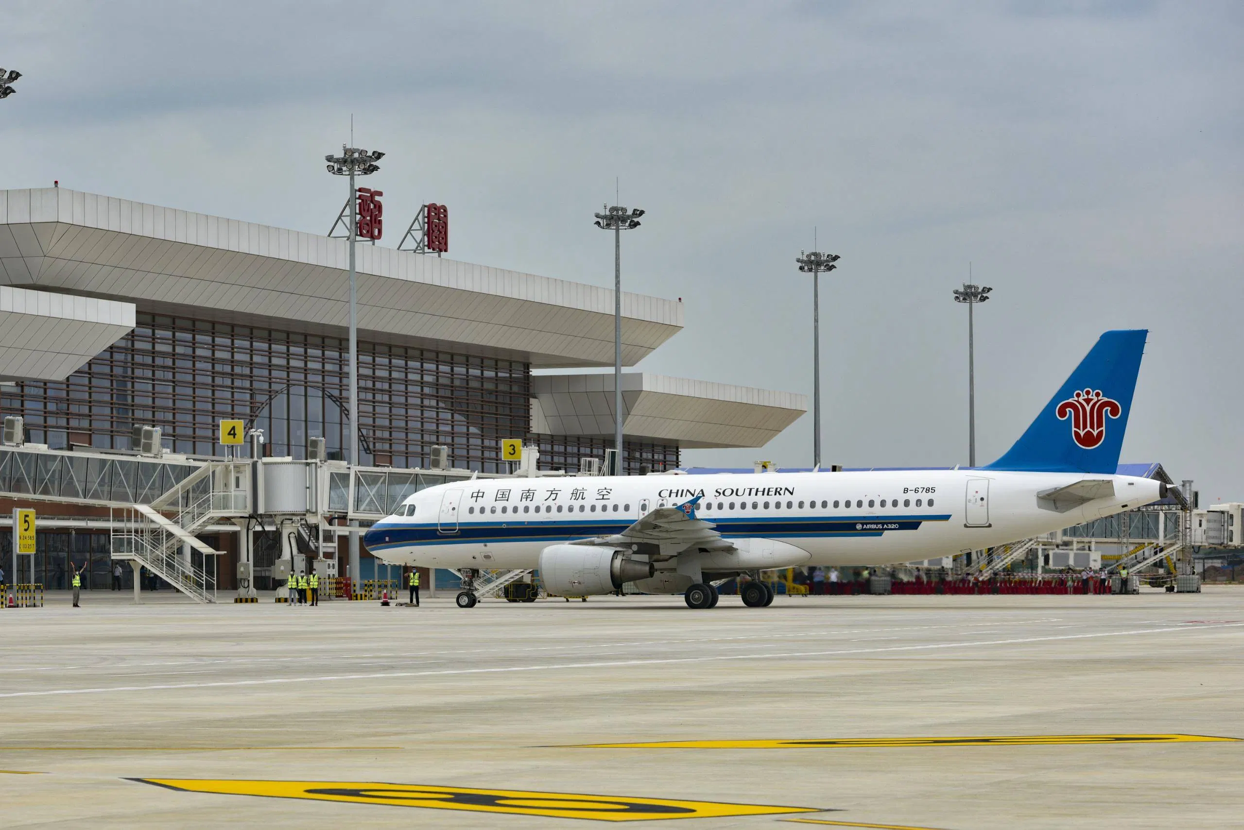 Top Steel Structure Contractors for Airport Development Worldwide