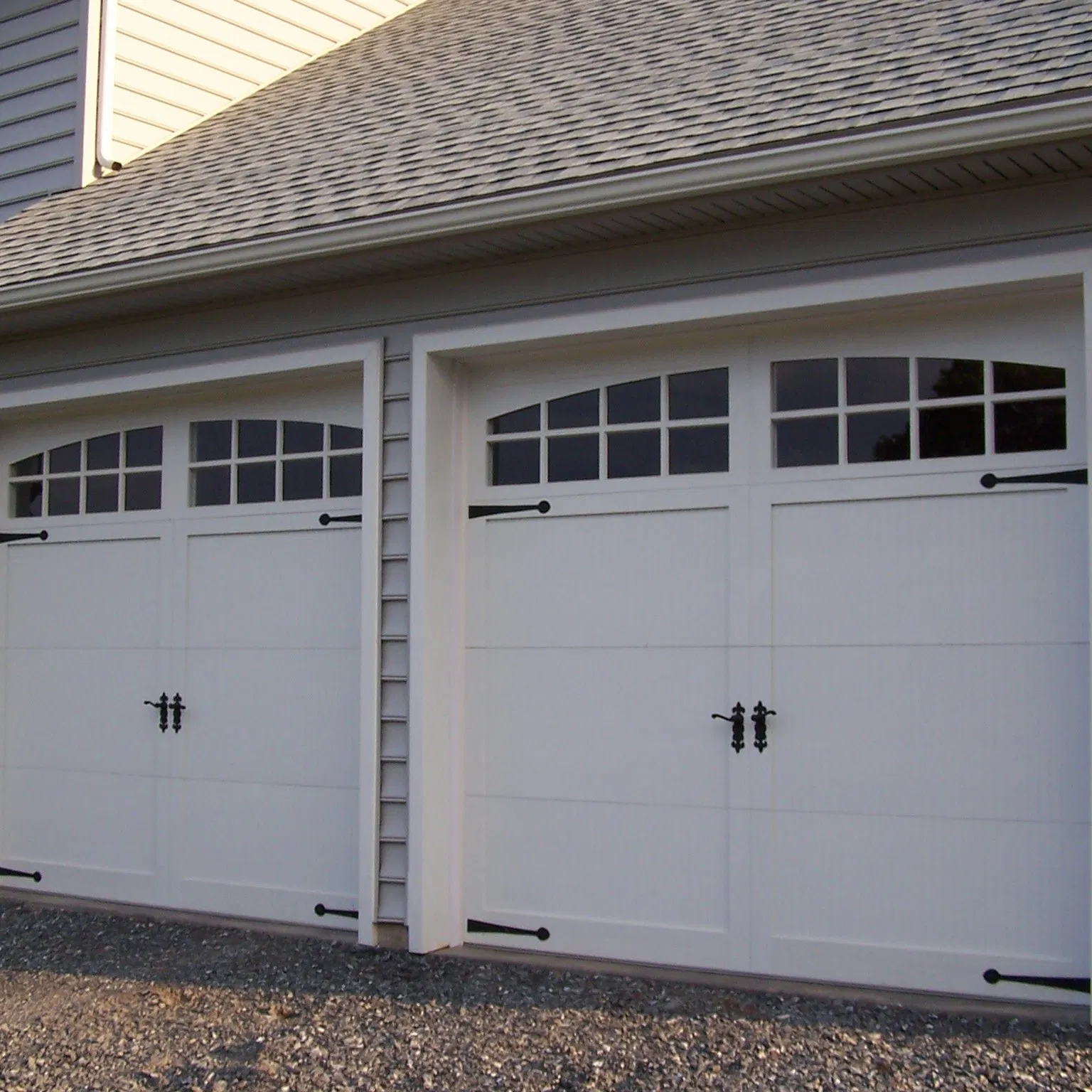 Aluminum Garage Door Used in Different Places and Shades