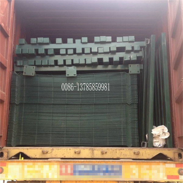 Welded Wire Mesh Fence/Curvy Mesh Fence/Euro Mesh Fence Factory Galvanized or PVC Coated