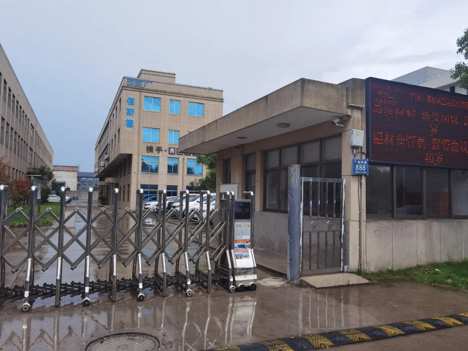 Luxurious Glass High Gloss White Rear Wall Sections Shower Cabin