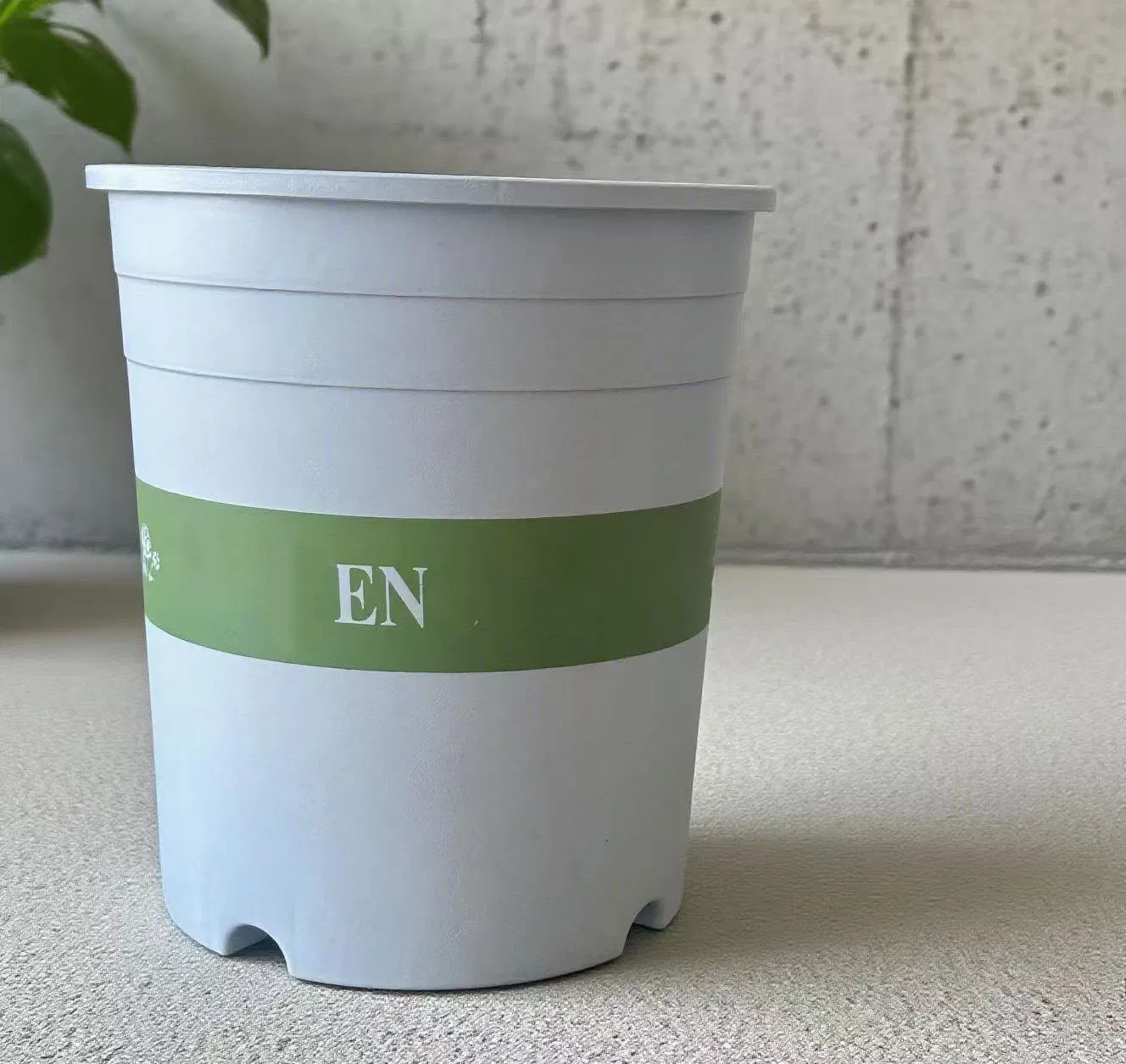 Modern Beautiful Clean Fresh Fit Any Room Decor Plastic Flower Pot