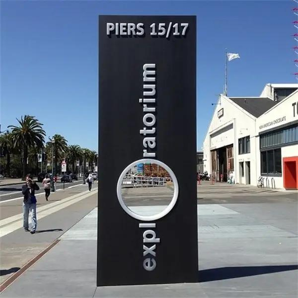 Custom Commercial Pylon Sign Outdoor Illuminated Wayfinding Pylon Signage Petrol Station Gas Station Totem Sign