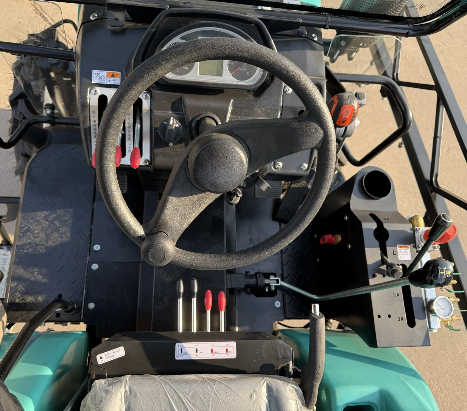 Самоходный опрыскиватель-распылитель YUHE 1000 л