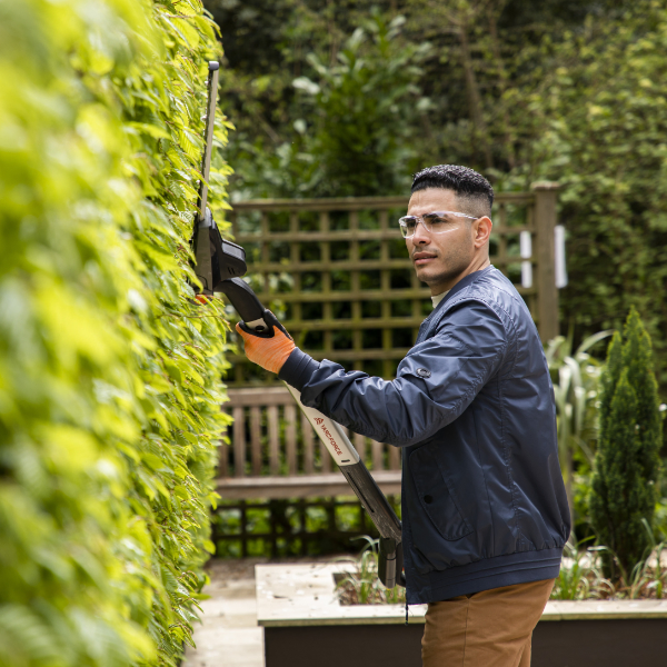 Yard Force 12V Iflex Urban Cordless Hedge Trimmer with Lithium-Ion Battery 35cm Cutting Length - Lh F35