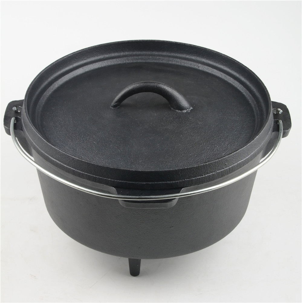 Чугунный походный котелок с тремя ножками