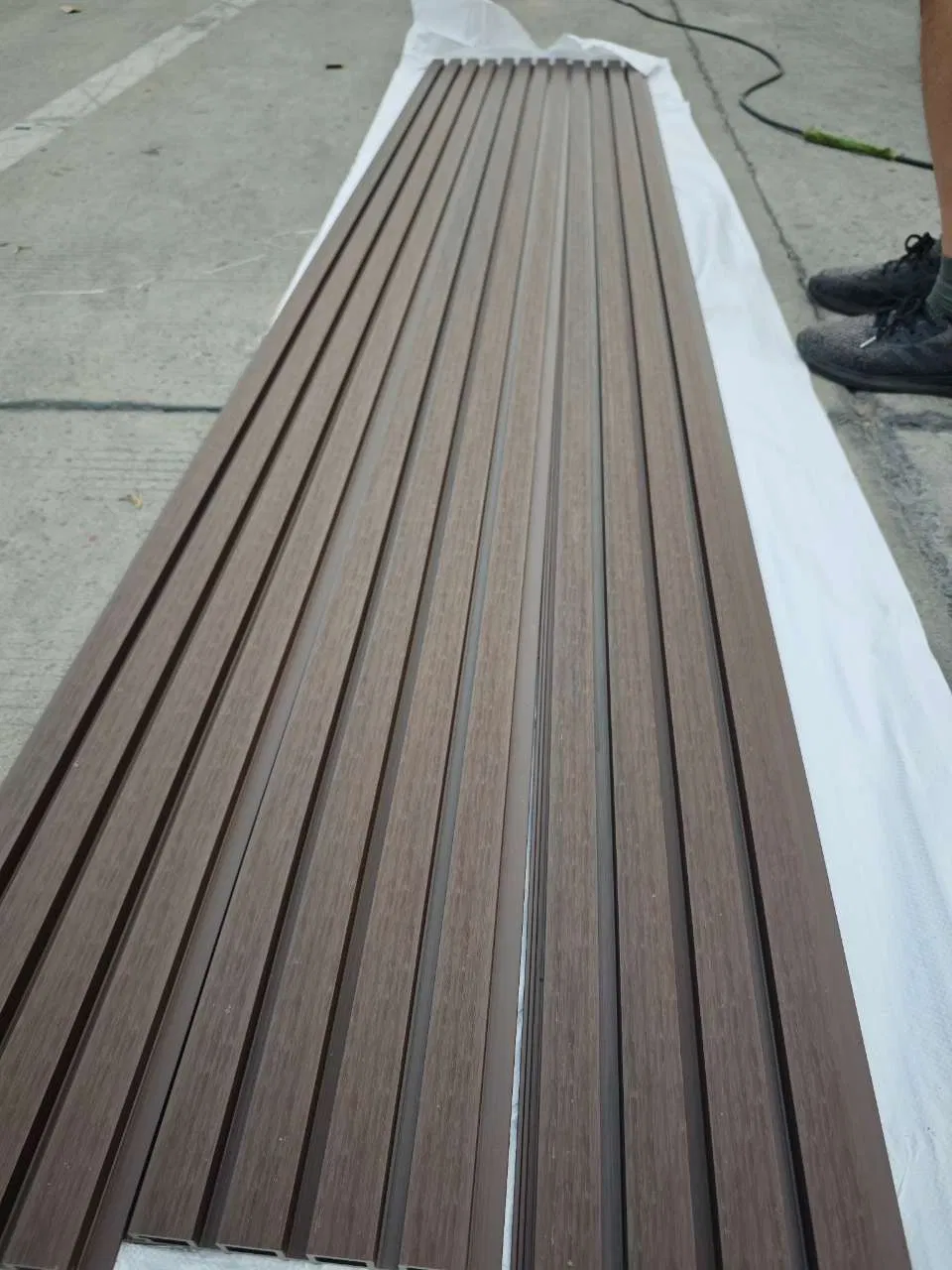 Factory Easy Install Co-Extrusion WPC Composite Solid Decking Boards Flooring Outdoor Exterio