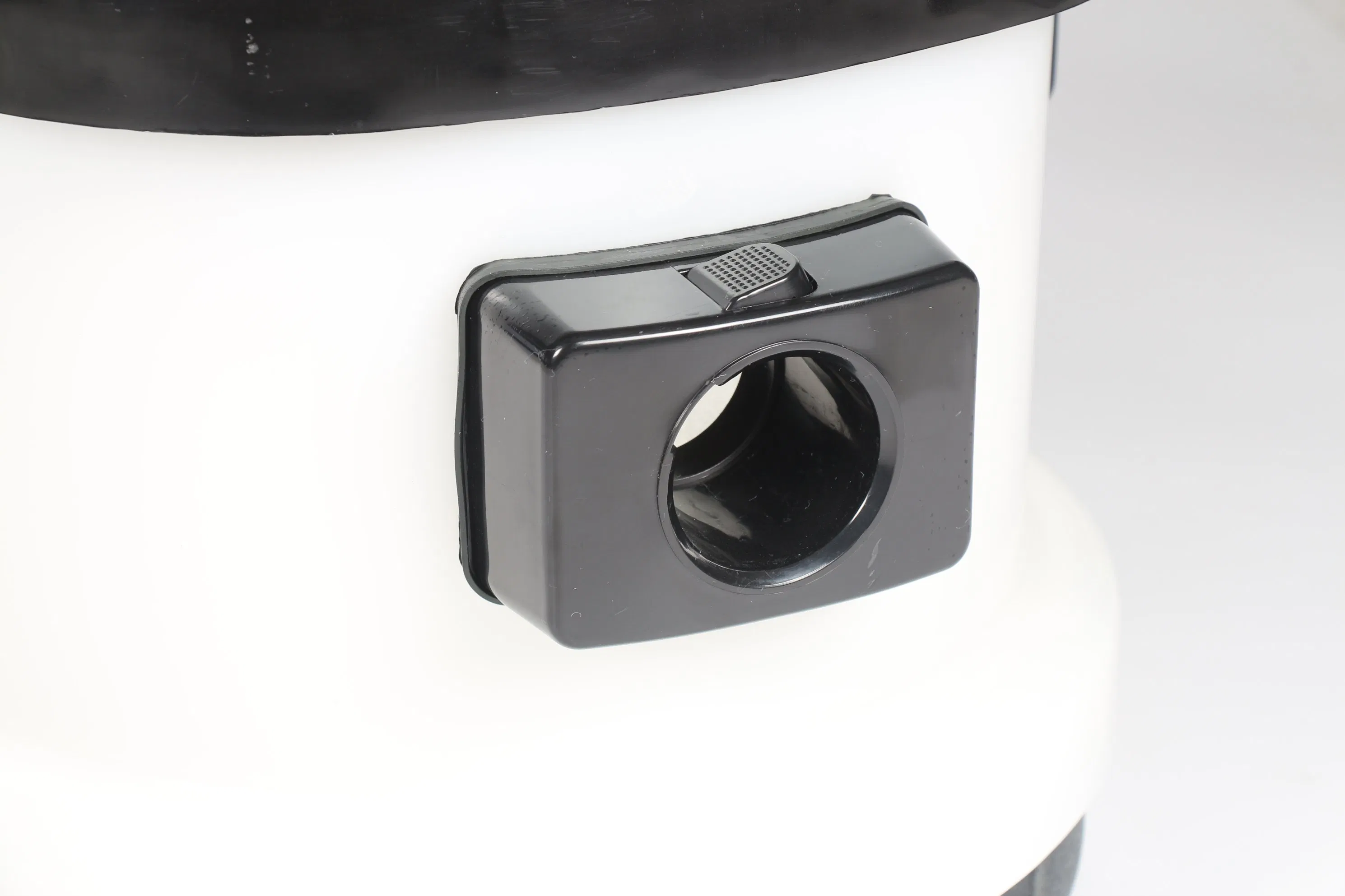 30L Plastic Tank Wet and Dry Vacuum Cleaner with CE