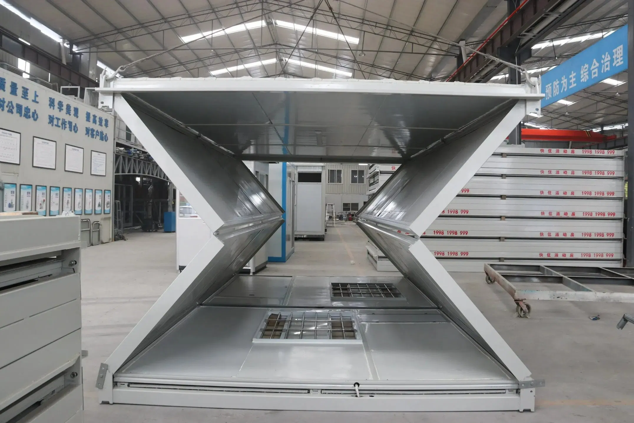 Cbox Prefabricated Foldable Buildings Apartment Hotel Dorm Home Prefab Z-Type Folding Container House