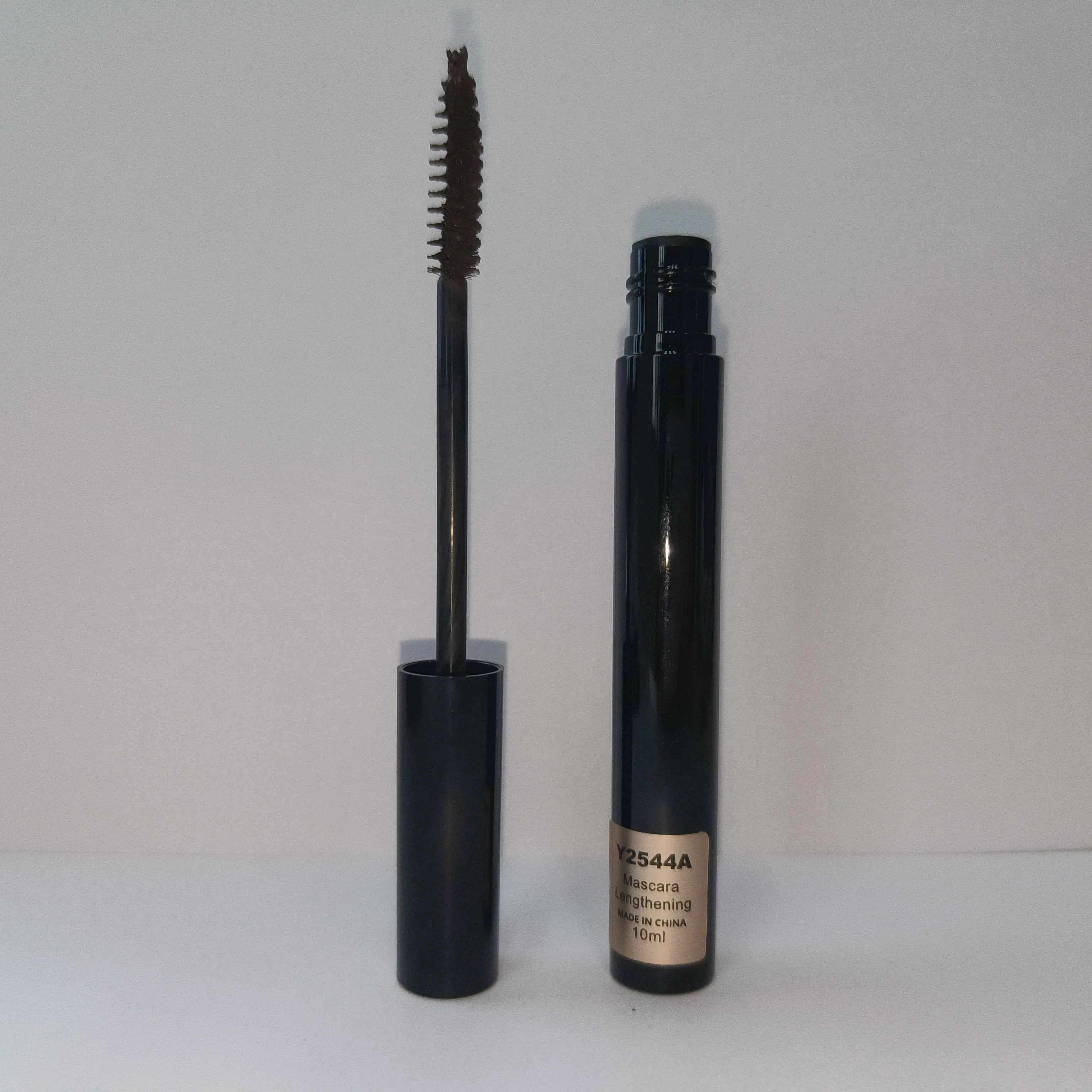 Long-Lasting Curling Mascara with Shimmer and Lash Growth