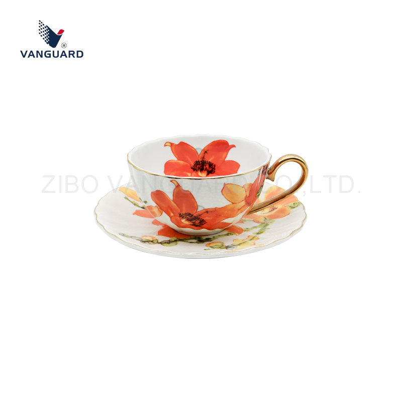 Набор кофейных чашек из костяного фарфора с блюдцами