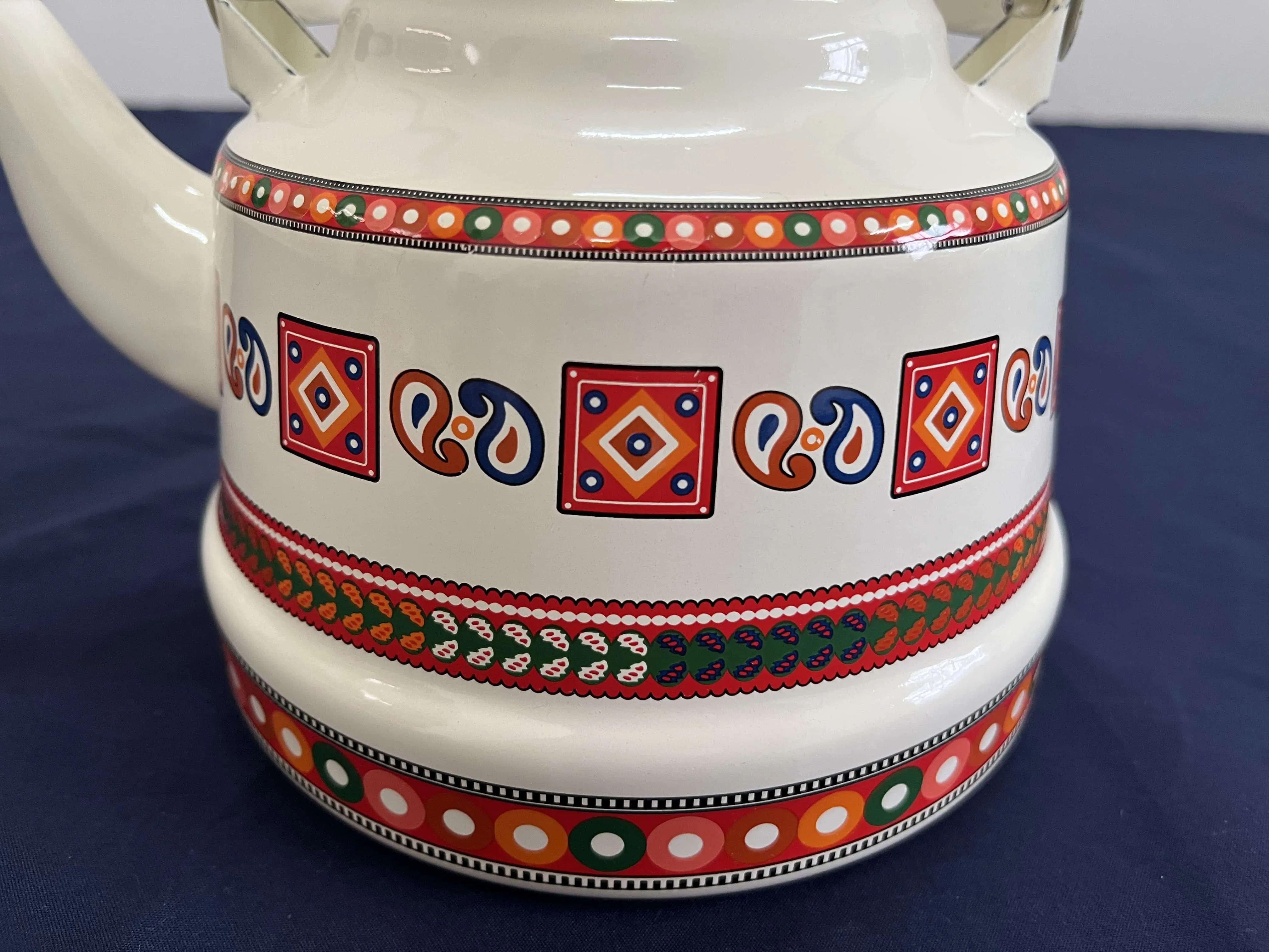 Cream White Enamel Teapot with Symmetrical Pattern and Red Lid