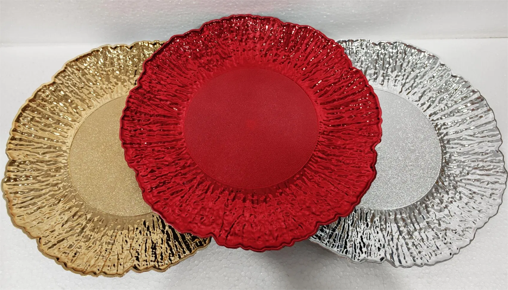 Elegant Wholesale Charger Plate for Party Decoration Gold Wave Made of Eco-Friendly