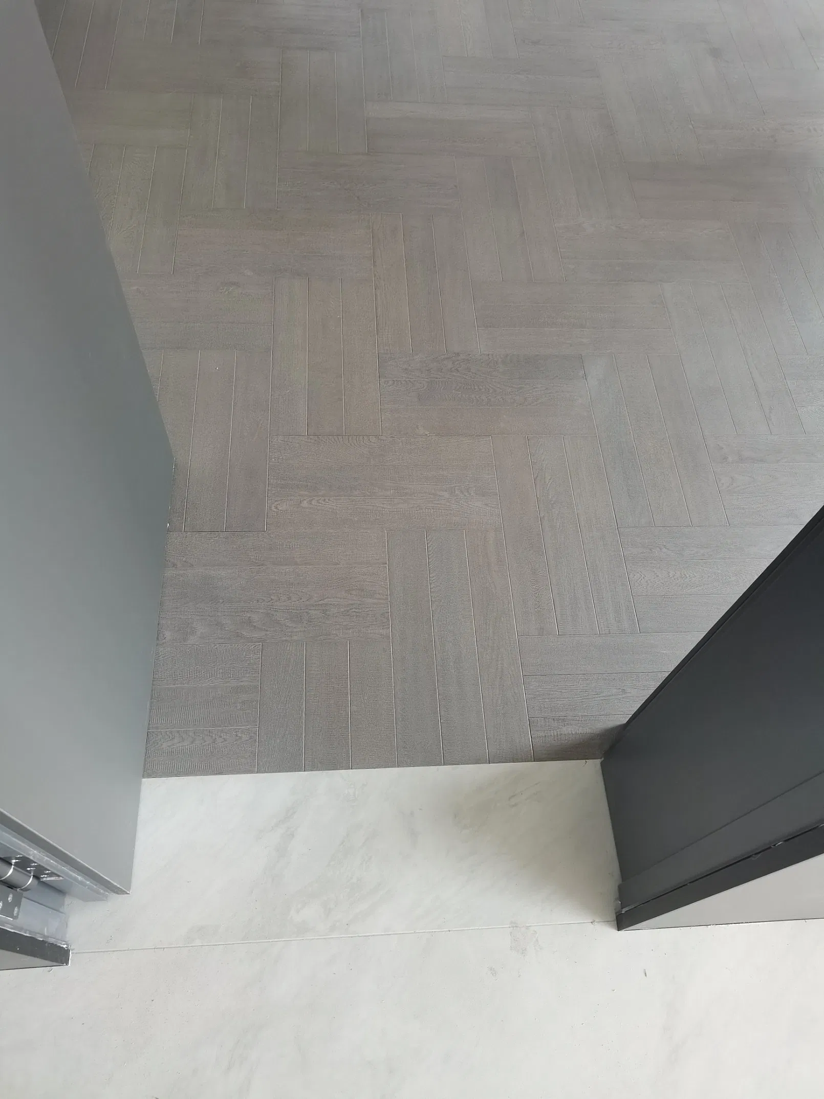 Industrial Indoor/Outside Waterproof Italian Modern Herringbone Oak Wood Flooring Manufacturer