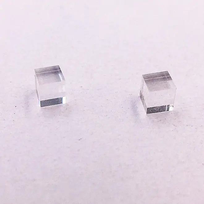 Оптическая призма из CVD алмаза с низким содержанием азота