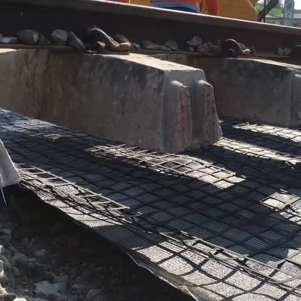 High Strength Pet Biaxial Welding Plastic Geogrid for Roadbed Reinforcement Earthwork Products