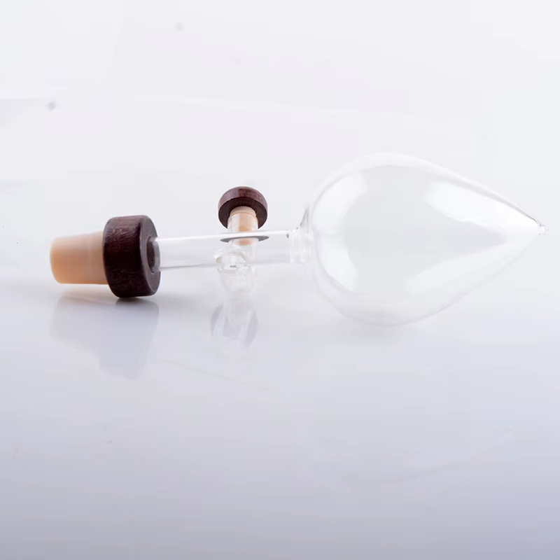 Hot Sales Portable Red Wine Bottle Pourer and Quick Wine Decanter Spout Glass Eco-Friendly Wine Decanter