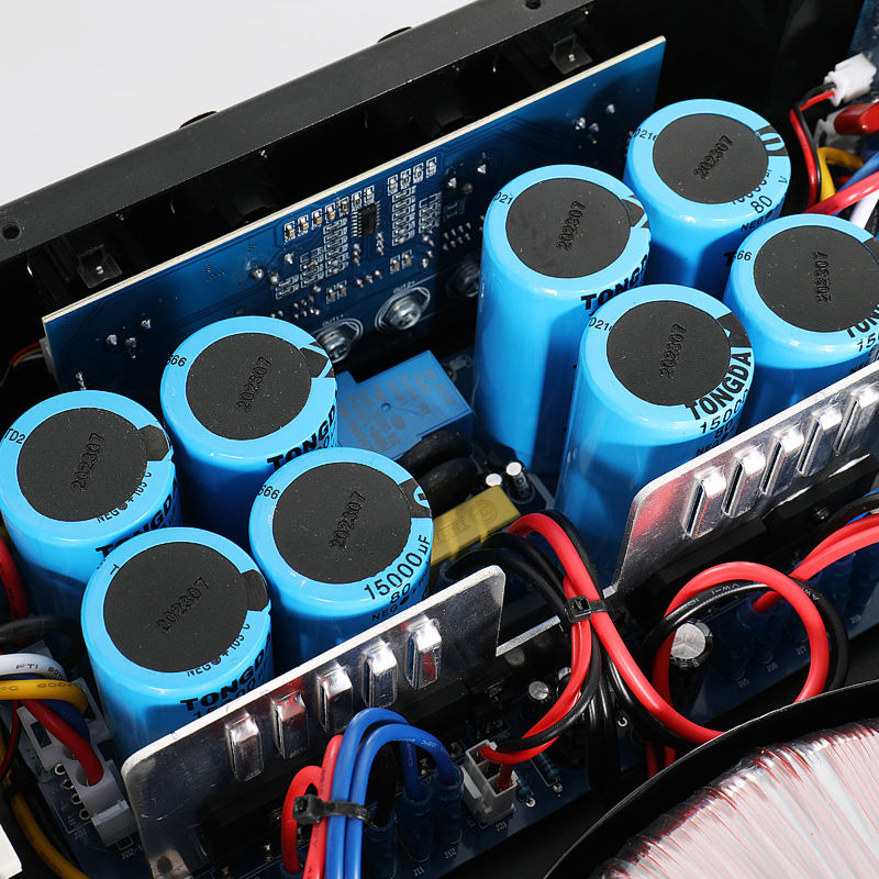 Профессиональный 2-канальный усилитель 1200Вт