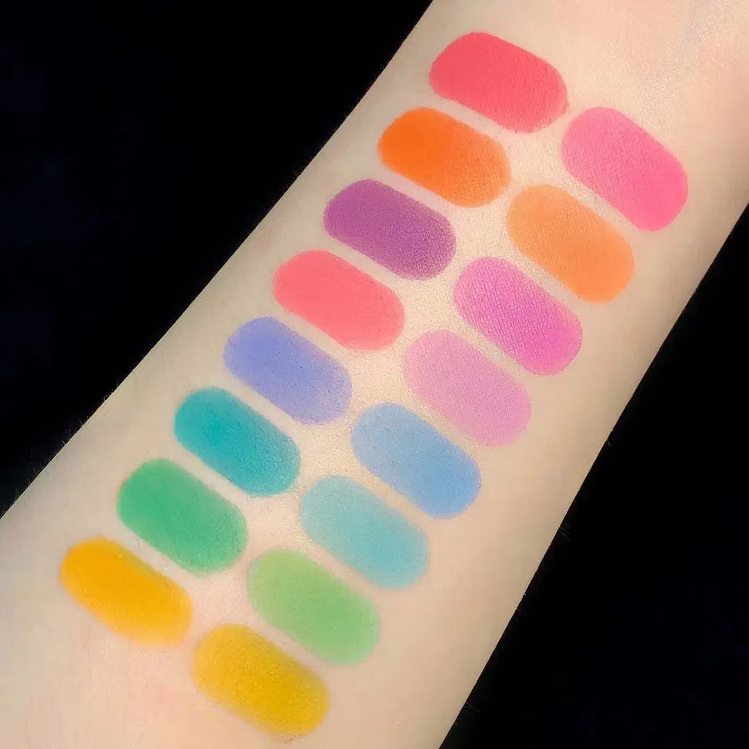 Rotating High Pigment Shimmering Metallic Eyeshadow