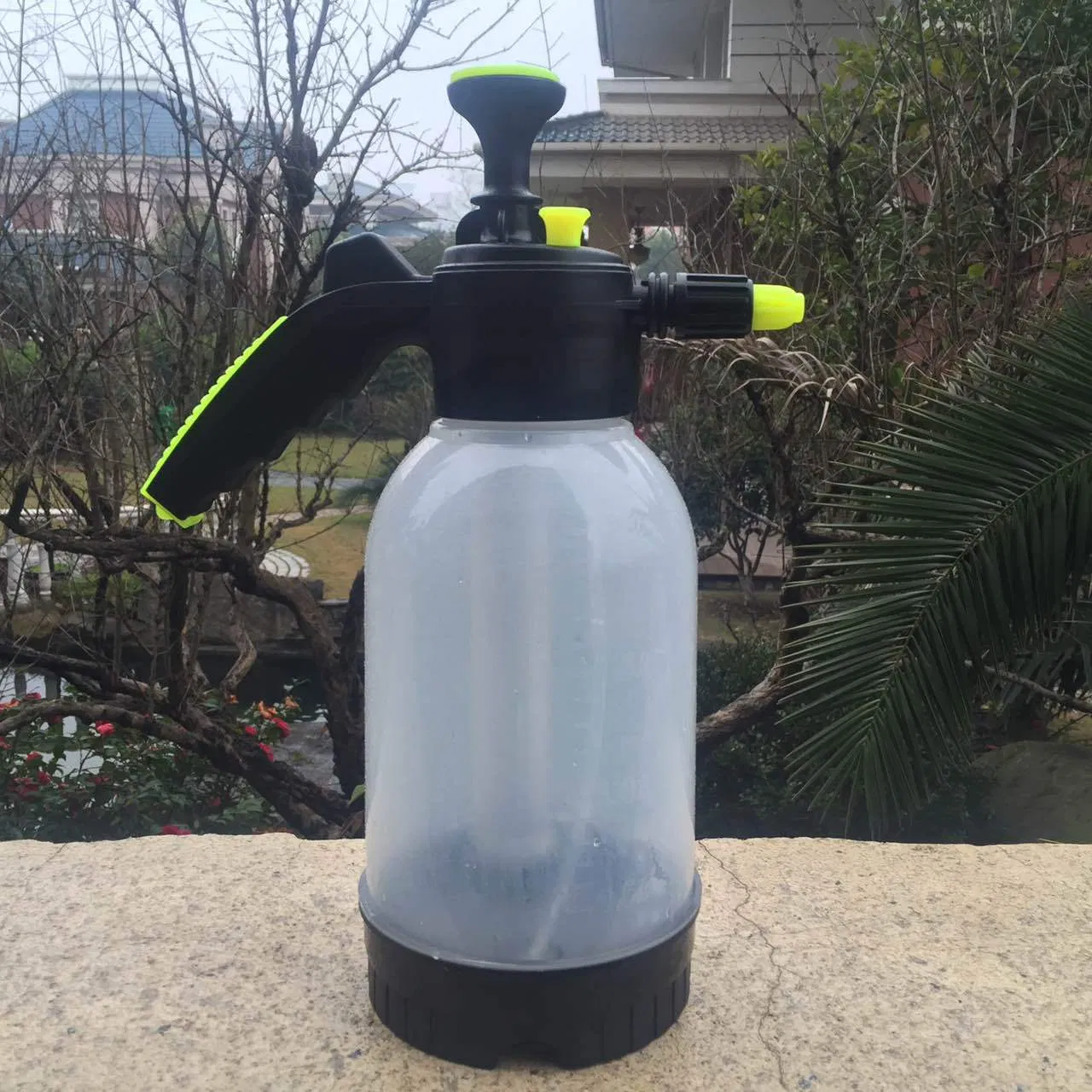 2L Garden Hand Pump Pressure Water Sprayer with Transparent Plastic Bottle