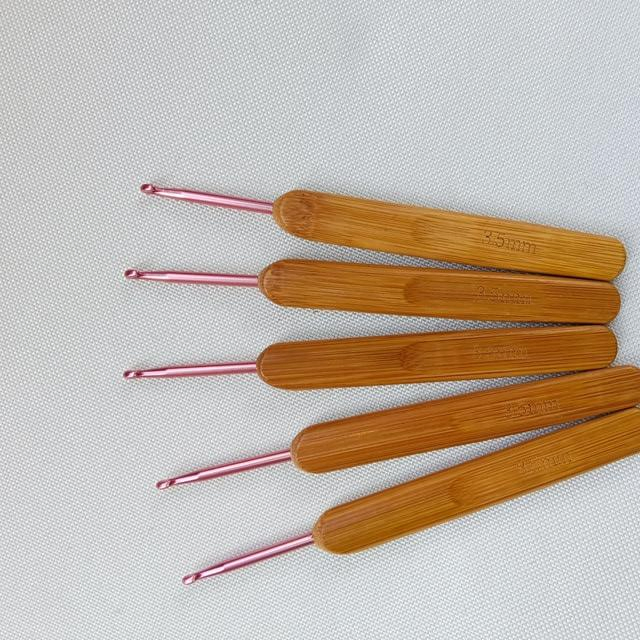Ergonomic Crochet Hooks with Bamboo Grip Bamboo Knitting Needles