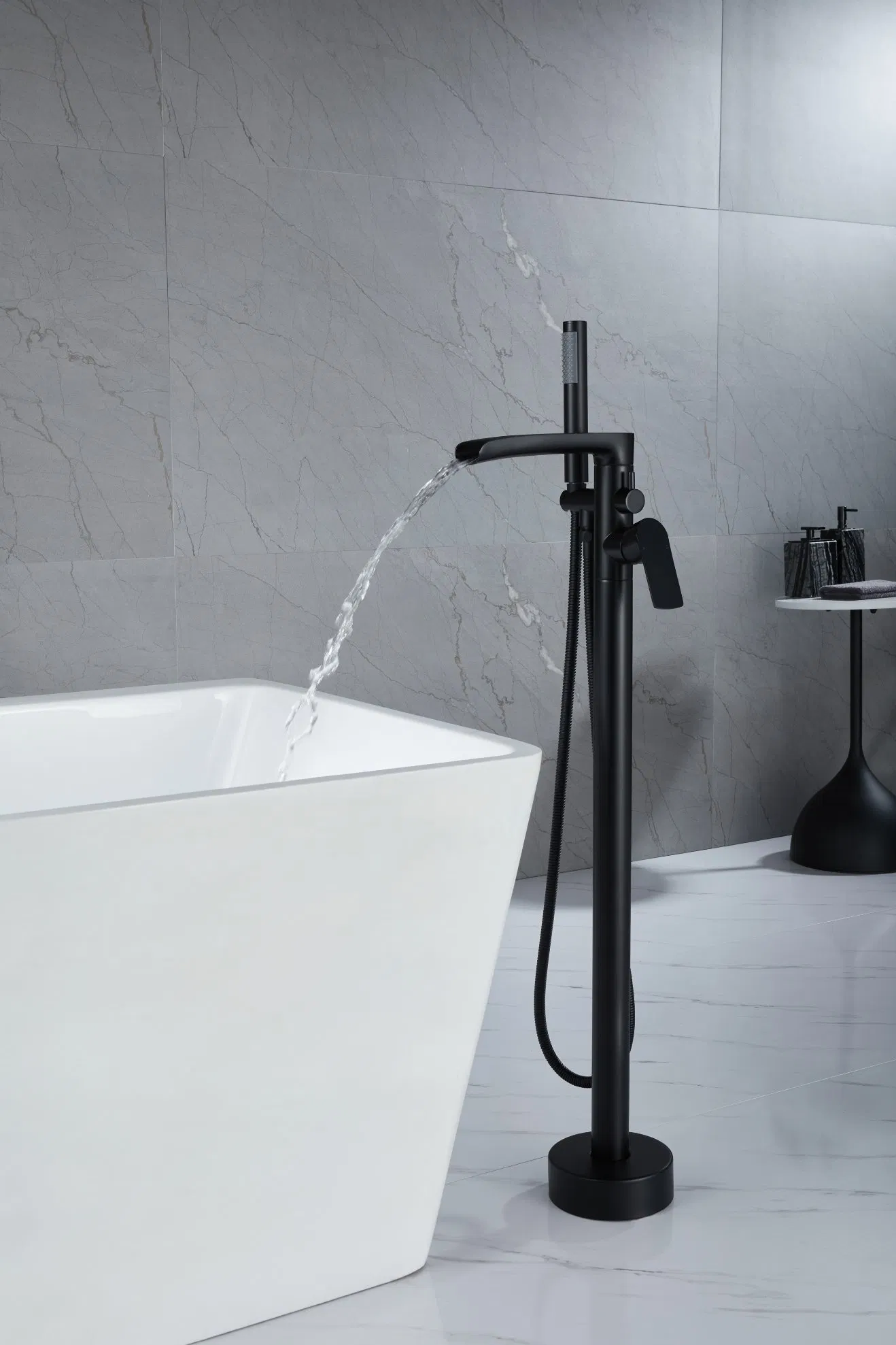 Plumbing Square Matt White&Glossy White Freestanding Acrylic Bathtub with Matt Black Freestanding Tap Mixer