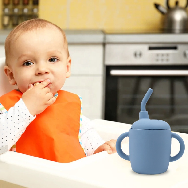 Силиконовая поильник-непроливайка с ручкой для малышей
