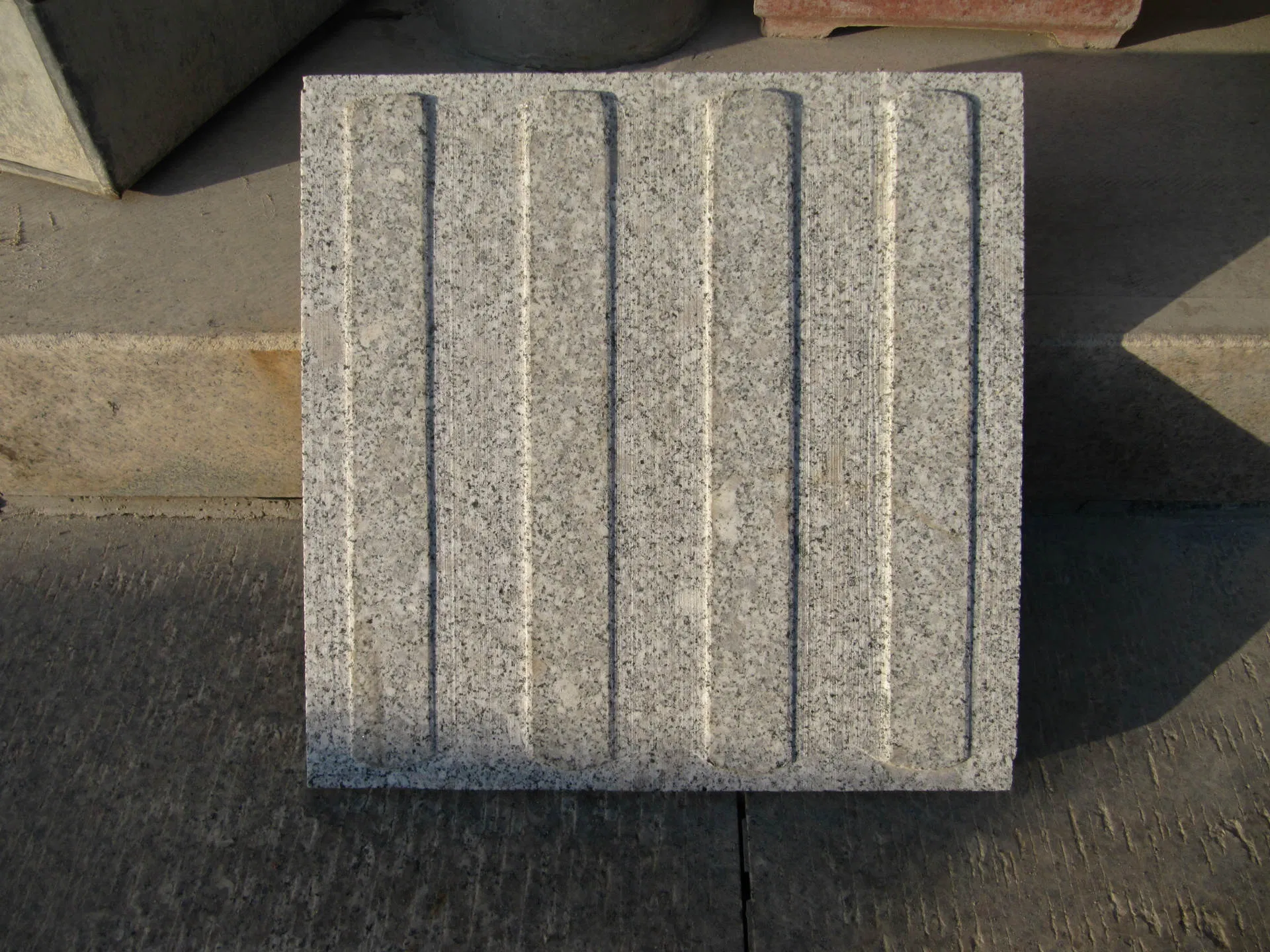 Honed/Bushhammer Granite Tumbled Blind/Driveway/Walkway Paving Stone