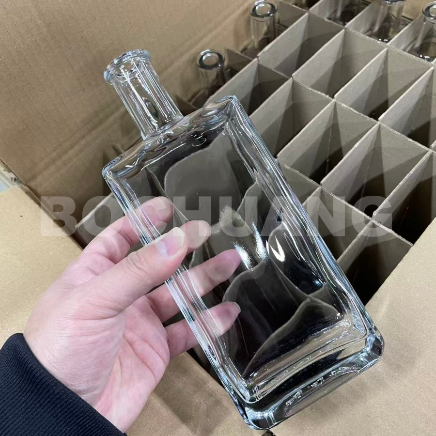 Square Super Flint 500ml 700ml 750ml Glass Spirit Bottle for Whiskey Whisky Decanter Vodka Brandy