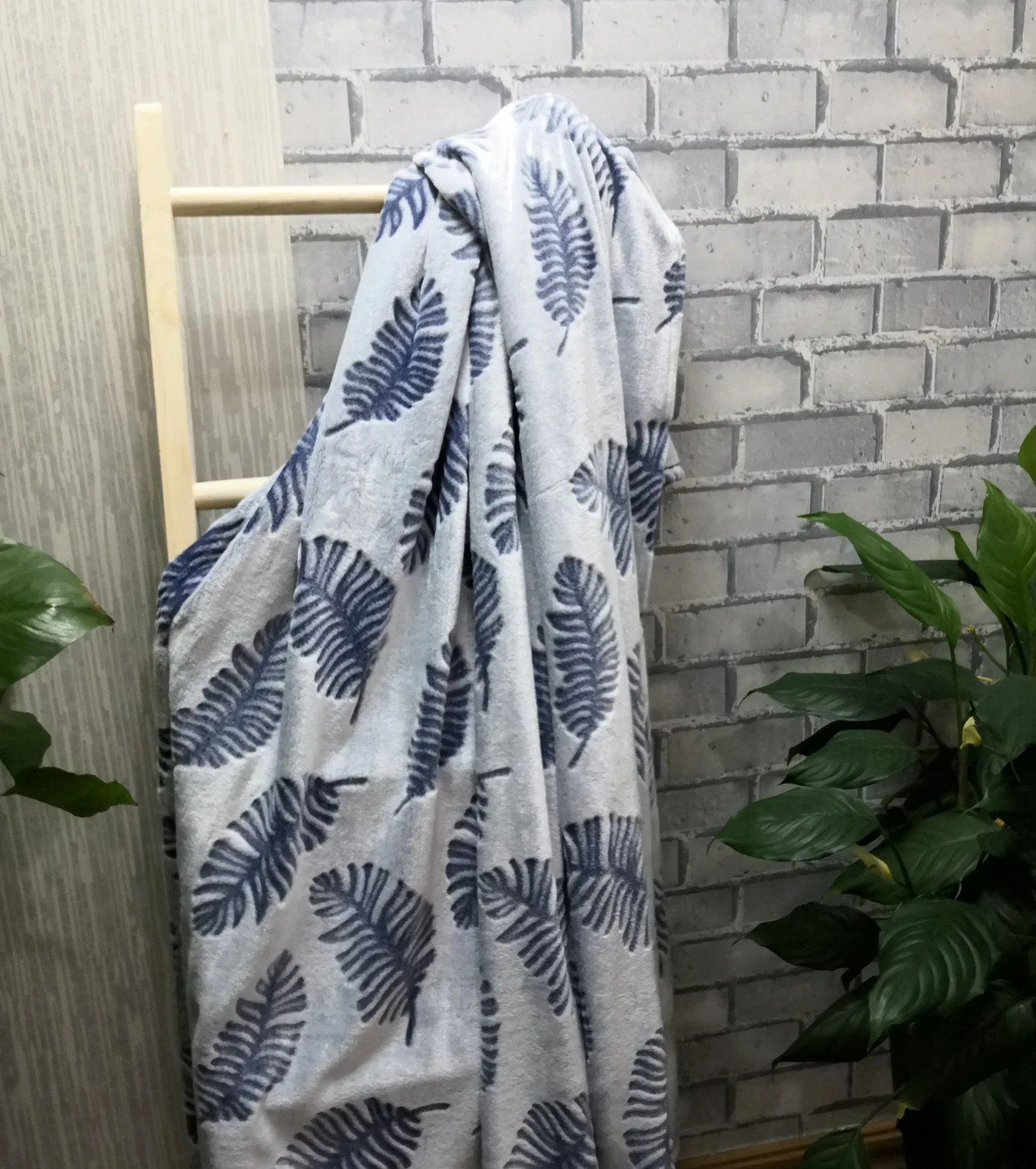 Back Print and Cut Flannel Fleece Throw Home 100% Polyester Fleece Blanket