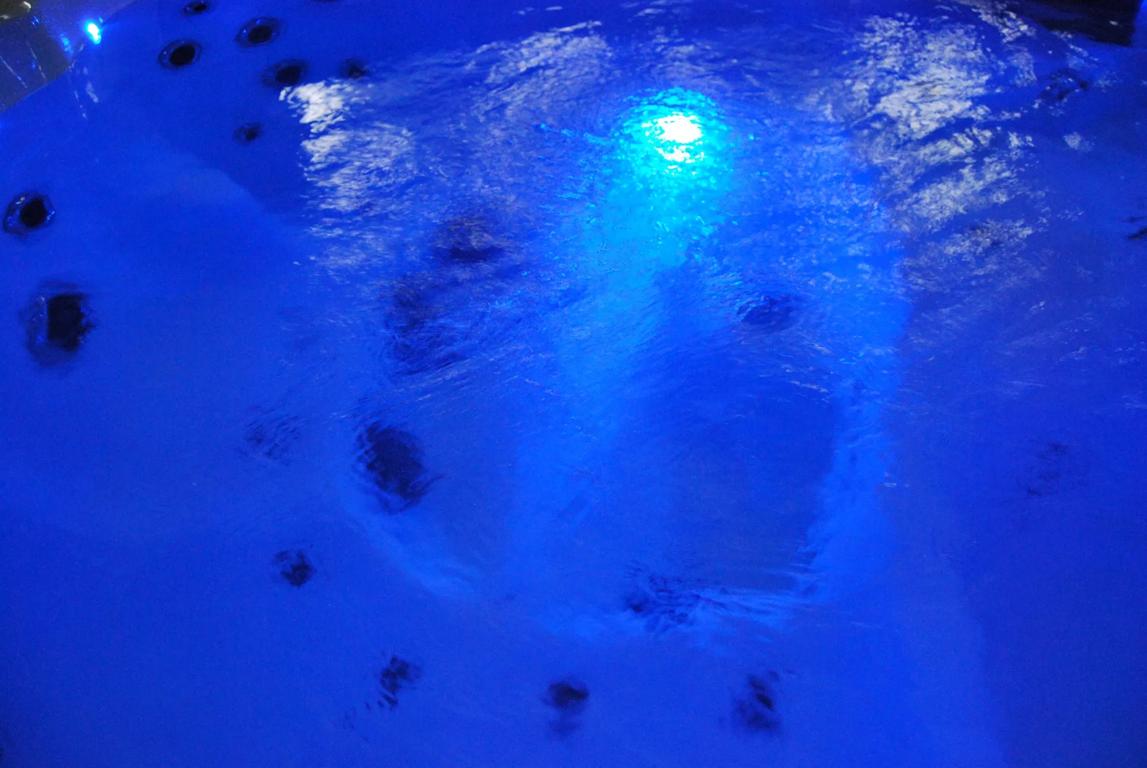 Portable Roto Mould SPA Small Garden Hot Tub Outdoor Compact Roto SPA Bathtub with Massage Jets