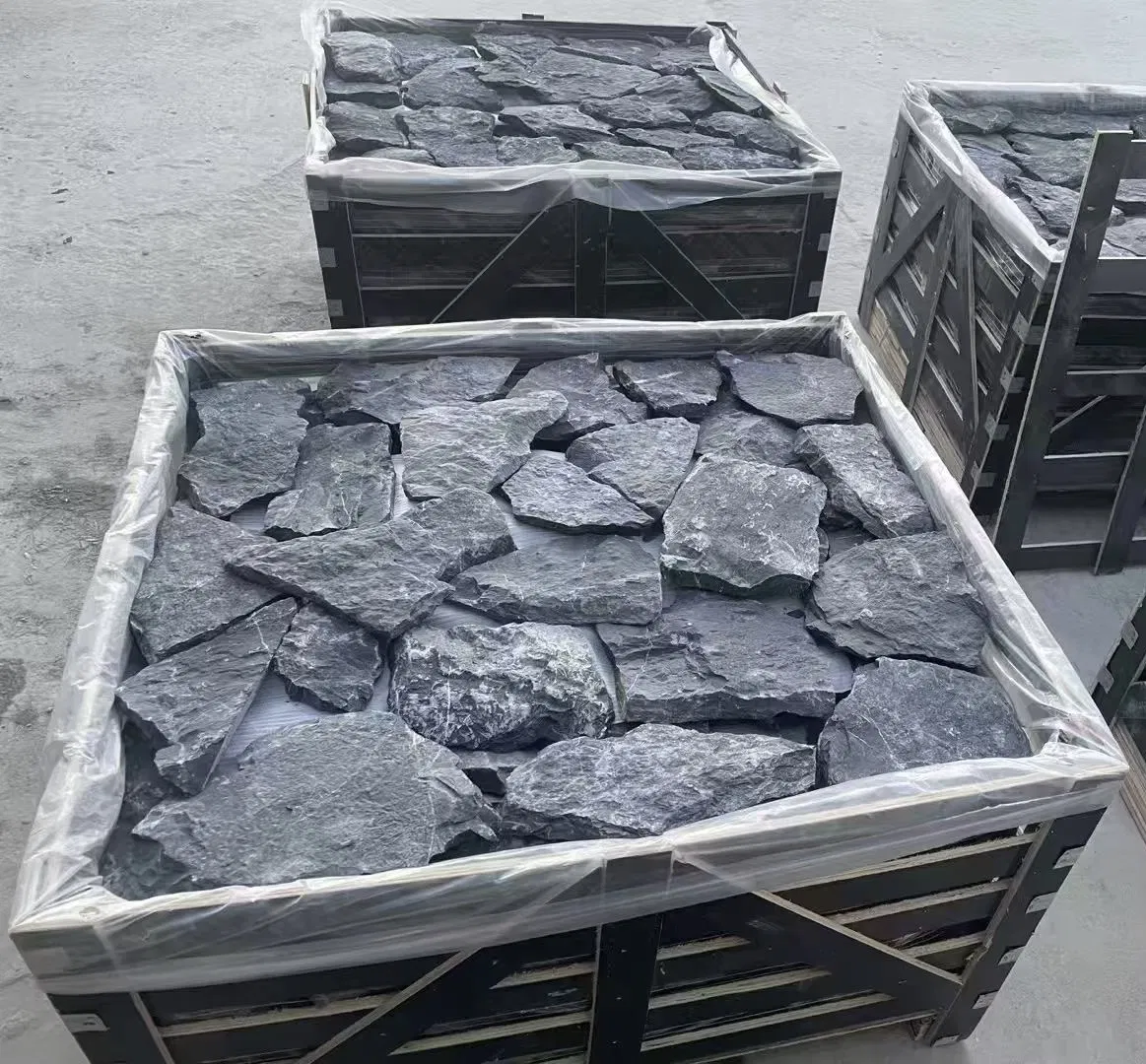 Natural split Black Slate Flagstone for external/outdoor/interior wall/fireplace/landscaping/columns decoration