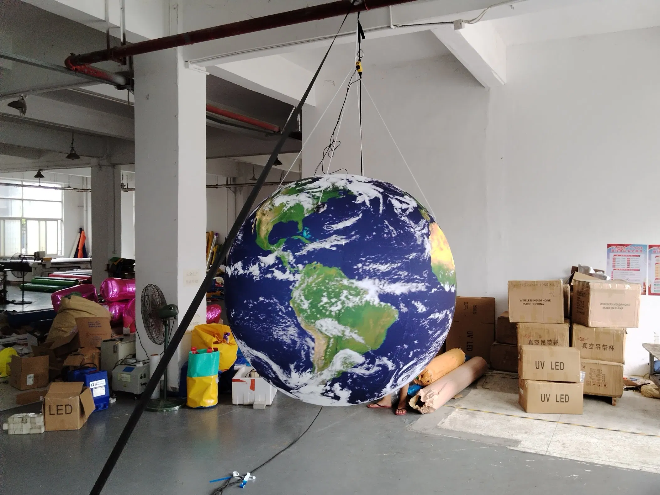 Realistic Earth-Themed Inflatable Balloon for Event and Decoration Display