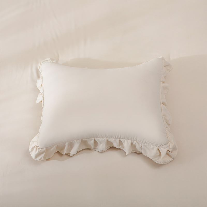 Polyester / Cotton Bedding Textile Soft Cushion with Falbala Pillow